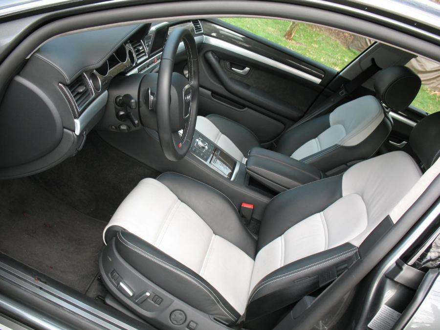 Интерьер Audi S8 (D3) 2008 года  (NA) (фото 10 из 62)